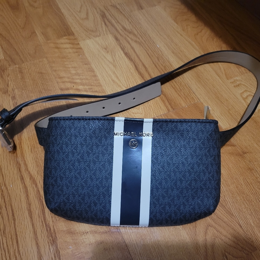 Michael kors waist purse size l/xl